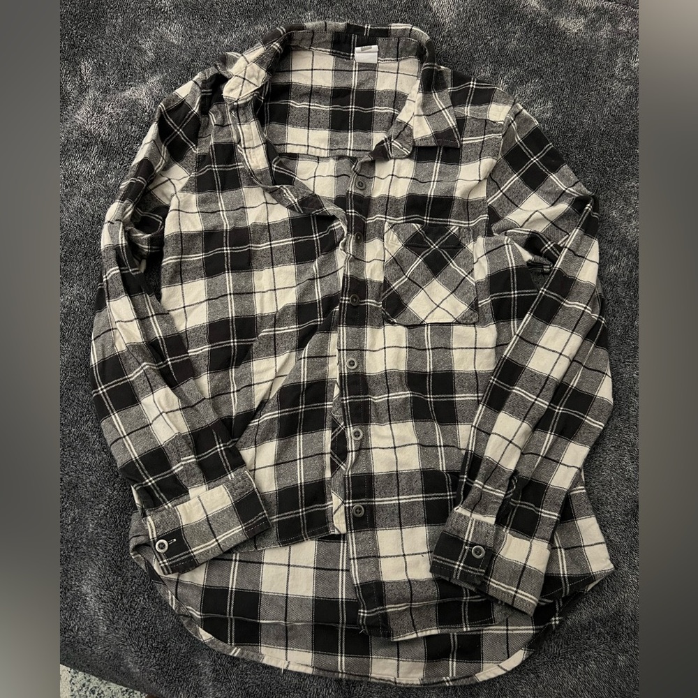 Black and white flannel size small